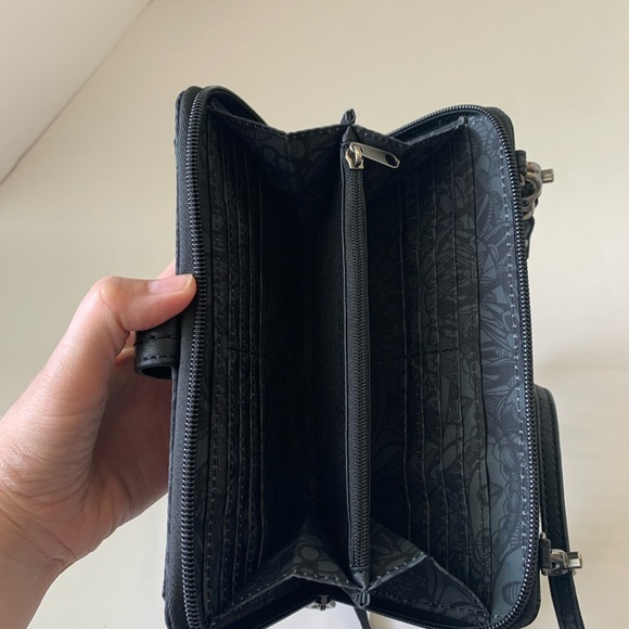 Women’s SAKROOTS Crossbody/Wristlet - Picture 6 of 6